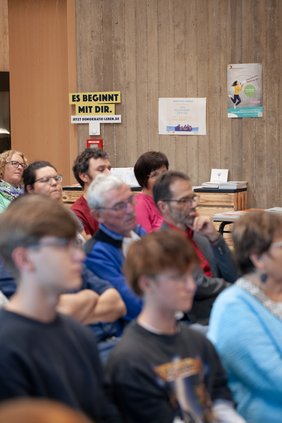 Blick in die Zuschauerreihen