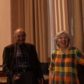 Das Ehepaar Michalski steht am Bühnenrand.